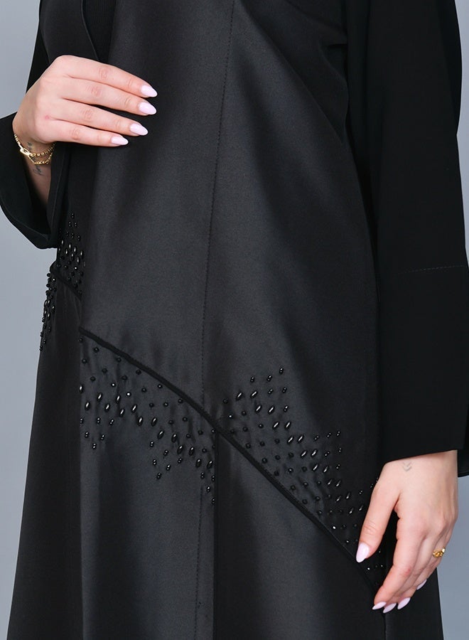 HAWRAA ABAYA Black abaya with an elegant design featuring delicate embellishment that adds a subtle touch of luxury - Image 4
